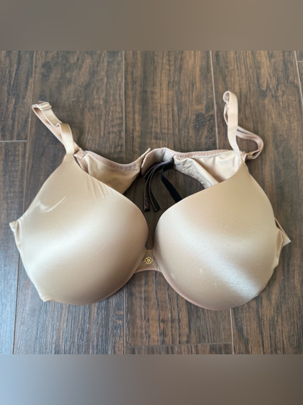 Victoria’s Secret So Obsessed Push Up Bra Nude Smooth Satin Finish Size 38C